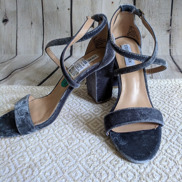 Steve Madden Shoes - Steve Madden block velvet heel